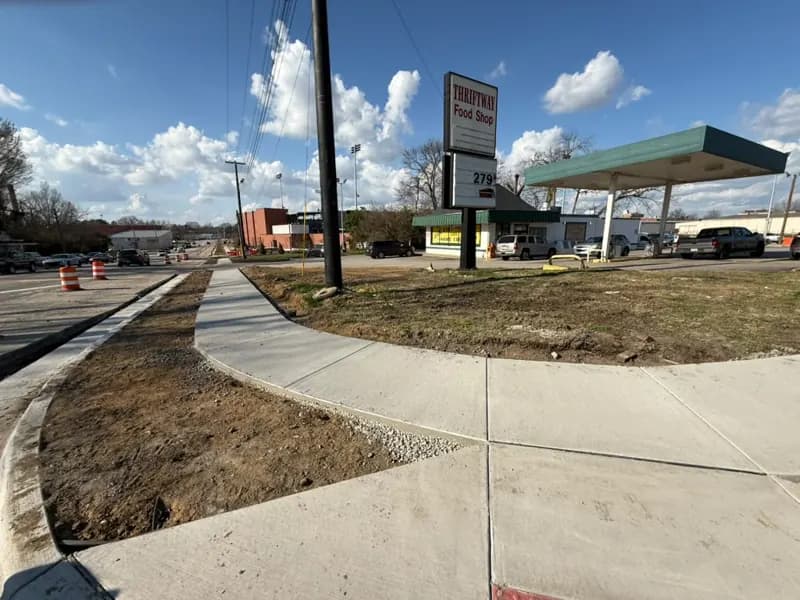 Curved commercial sidewalk